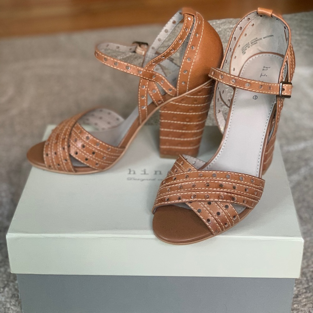 Hinge heeled sandal